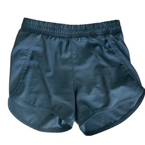Girls Black All in Motion Shorts, M 7/8